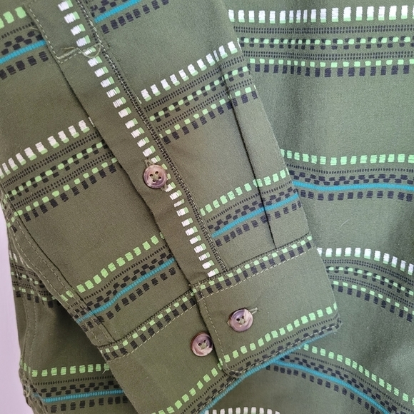 THE Northface Patterned Button-down Shirt - Picture 4 of 8